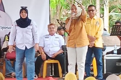Indry Azis berkampanye di Desa Bolobungkang Kecamatan Nuhon Kabupaten Banggai, Minggu (29/09/2024)
