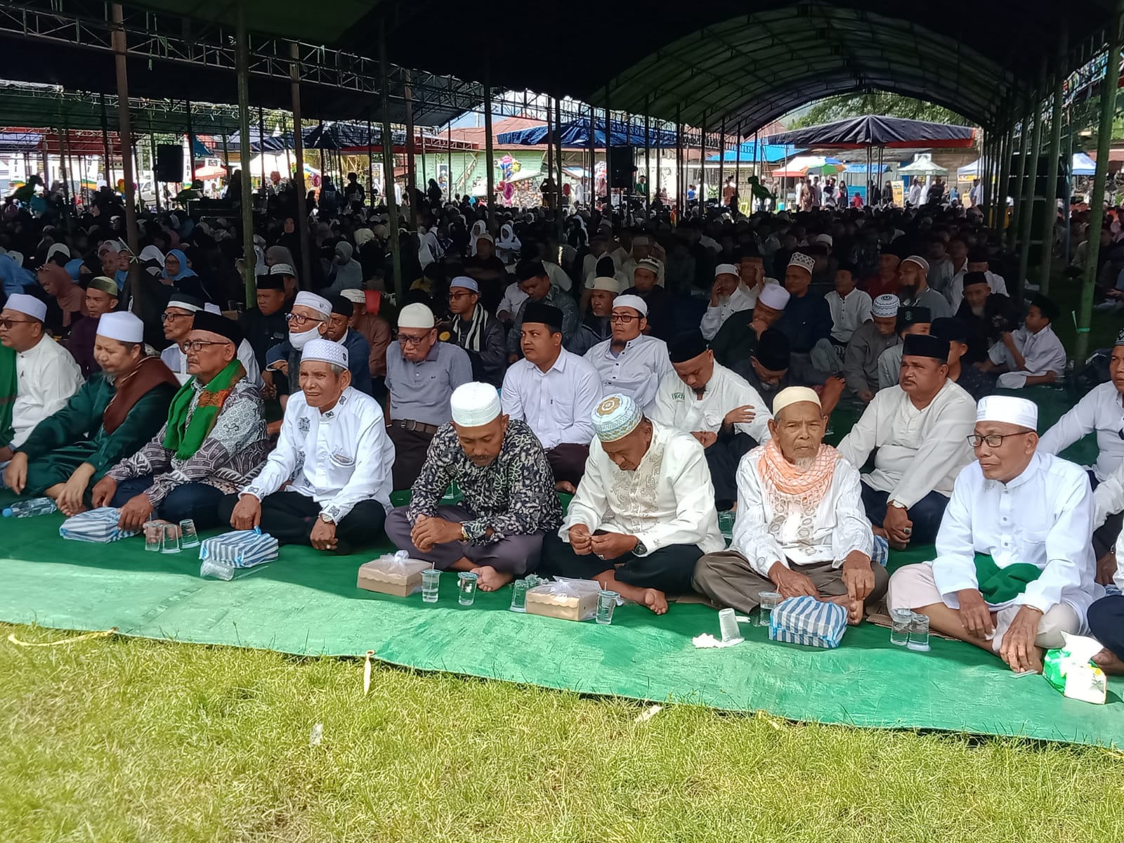 Peringatan Haul Guru Tua ke-58 di Kabupaten Morowali Utara dipadati ribuan jamaah di Lapangan Morokoa, Kolonodale, Minggu pagi (12/4/2026).