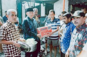 Wabup Banggai H. Furqanuddin Masulili, Serahkan Secara Simbolis Bantuan Untuk Korban Kebakaran di Jalan Gunung Klabat