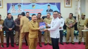 Perumda Air Minum Banggai Raih Status “SEHAT”, Bupati Amirudin Terima Penghargaan Dari BPKP Sulteng