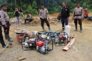 Petugas Gabungan Pemkab-Polres Touna Tertibkan Tambang Emas Ilegal di Kilometer 49 dan 47 Dataran Bulan