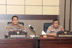 Kapolres, Wakapolres, PJU dan Kapolsek Jajaran Polres Banggai Mengikuti Anev Quick Wins Polri Presisi