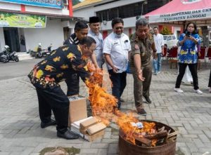 Guna Hindari Penyalahgunaan, Pemkab Banggai Musnakan Dokumen Kependudukan Yang Invalid/Rusak