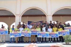 Serahkan Bonus Atlet Peraih Medali Porprov Sulteng Ke-9, Bupati Banggai: Bonus Lebih Besar Jika Lolos ke PON!