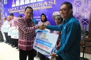 Usai Buka Rakor, Wagub Sulteng Gulirkan Bantuan Sosial Untuk 13 Kabupaten/Kota di Morowali