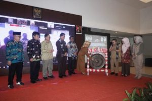 Mewakili Gubernur Sulteng, Staf Ahli Pemerintah dan Kesra Rohani Mastura, Buka Rakornis Perpustakaan dan Kearsipan Se_Sulteng