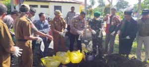 Polsek Bungku Utara Musnakan Barang Bukti Miras Hasil OPS Cipta Kondisi Tahun 2023