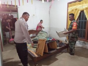 Banjir dan Longsor di Pagimana, Bhabinkamtibmas dan Babinsa Berjibaku Bantu Warga Terdampak