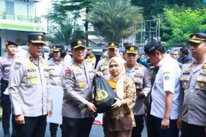 Ribuan Paket Sembako Dari Kapolri, Disebar ke Masyarakat di Slum Area Jaksel