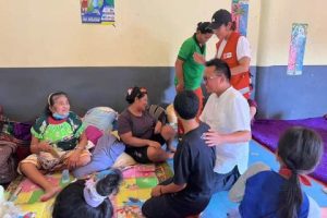 Bupati Morowali Utara, Tinjau Langsung Lokasi Banjir dan Tempat Pengungsian Warga