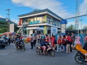 Polisi Amankan Demo Mahasiswa Unismuh di Kantor PLN UP3 Luwuk