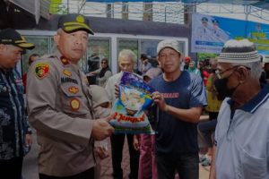 Peduli Warga Terdampak Inflasi, Wakapolres Banggai Hadiri Launching Bansos Pemda Banggai