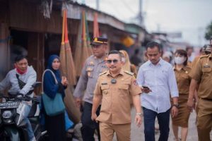 Pantau Perkembangan Harga Bahan Pokok, Pemkab Banggai Sidak Pasar Simpong