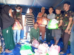 Korban Kebakaran di Kelurahan Dondo Barat, Terima Bansos Dari Yayasan Al Azizu Tapak Wali Indonesia Cabang Ampana