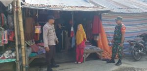 Sinergitas TNI-Polri Laksanakan Patroli Bersama di Pasar Rakyat Lamala Banggai