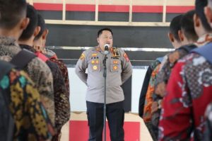 Beri Arahan Casis Polri Tahun 2023, Kapolres Banggai : Tetap Semangat, Jaga Kesehatan dan Minta Restu Orang Tua