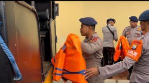Danyon Ichsan Terjunkan SAR Brimob Bone Cari Petani Hanyut di Sungai