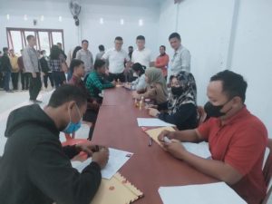 Calon Tenaga Kerja Lokal Membludak Saat Job Fair PT. GNI di Beteleme