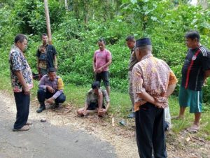 Personil Polsek Bulagi, Amankan ODGJ Yang Membawa Senjata Tajam