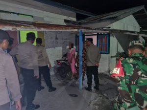 Patroli Gabungan TNI-Polri di Luwuk, Berhasil Damaikan Pasutri Yang Berselisih