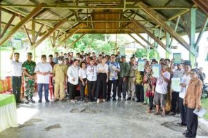 Bukti Perhatian Pemerintah, Bupati Morut Serahkan 890 Sertifikat Tanah Kepada Warga Desa Malino