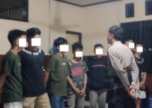 Piket Malam Polsek Ampana Kota, Amankan 7 Remaja Asyik Hirup Lem Fox