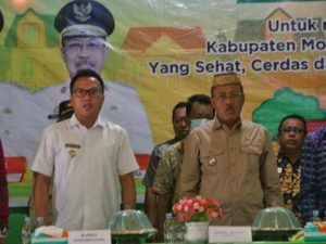 Buka Desa di Bungintimbe, Bupati Delis Serahkan Akte Nikah Kepada 23 Pasutri dan Kartu BPJS Ketenagakerjaan Bagi 2096 Nelayan