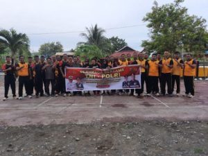 Tingkatkan Sinergitas TNI-Polri, Polsek Ulubongka Gelar Olahraga Bersama