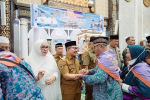 Bupati Amirudin, Lepas Calon Jemaah Haji Kabupaten Banggai