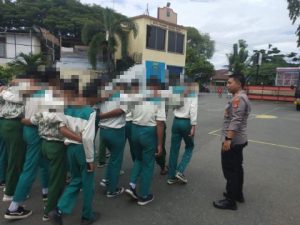 Kapolsek : Bergandengan Itu Lebih Baik, Saat Damaikan Tawuran Pelajar SMPN 3 Luwuk dan MTS I Banggai