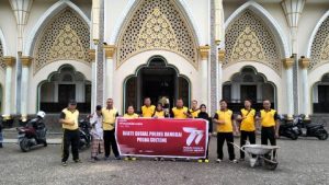 Jelang Hari Bhayangkaran ke 77, Polres Banggai Gelar Aksi Kebersihan Dilingkungan Rumah Ibadah