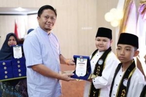 Mewakili Bupati Banggai, Asisten III Buka Secara Resmi Wisuda Qur’an SD Islam Terpadu Madani T.A 2022-2023