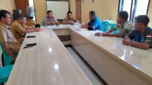 Tebang Pohon Untuk Ramuan Rumah, Dimediasi Polisi di Balai Desa