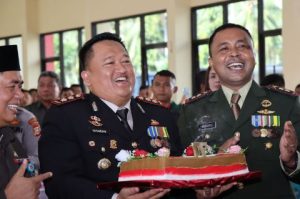 Dandim 1308 LB Beri Kejutan Kepada Kapolres Banggai, Pada HUT Bhayangkara ke-77