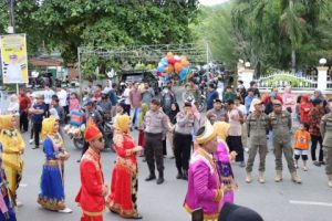 Polres Banggai Terjunkan Puluhan Personel Pengamanan, Pada Pawai Karnaval Budaya Menyambut HUT Kabupaten Banggai Ke-63