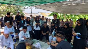 Wakapolres Banggai Pimpin Upacara Pemakaman PNS Polri, Almarhumah Penata TK I Habsa Lamato