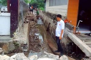 Kepala BPBD Morut, Pimpin Pembongkaran Saluran Pembuangan di Samping Kantor Kejaksaan