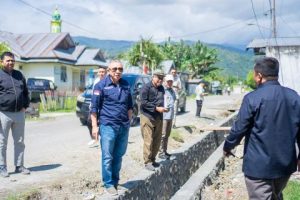 Memonitoring Proyek APBD Tahun 2023, Wabup Bersama Stafsus Bupati Lakukan Kunker di Kecamatan Pagimana