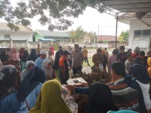 Kapolsek Kintom Pantau Giat Pasar Murah Pemkab Banggai, Kerjasama Dengan Bulog dan Pertamina