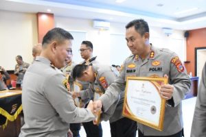 Pelayanan Publik Terbaik, Kapolres Morowali Utara Terima Penghargaan Dari Kementerian PANRB