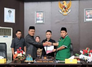 Rapat Paripurna DPRD, Penyerahan Dokumen KUA-PPAS TA 2024 Dihadiri Oleh Wabup Morut