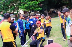 Polres Banggai Juara Satu Lomba Tarik Tambang Putra