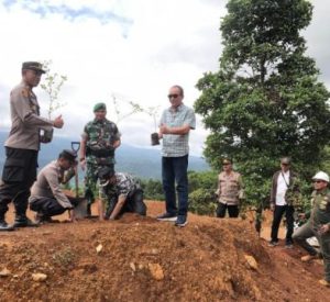 Menanaman Pohon Secara Serentak, Lestari Negeri Penghijauan Sejak Dini