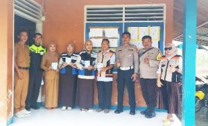 Kehadiran Bhabinkamtibmas Ampana Tete, Beri dukungan Pengamanan Pada Pelayanan Samsat Keliling