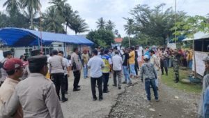 Unras Warga Desa Sinorang Protes Jalan Rusak, Polsek Batui Amankan Aksi