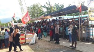 Polisi Lakukan Pengamanan Pertandingan Sepakbola Piala Bupati Banggai Cup di Bualemo