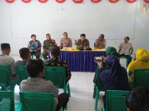 Polsek Nuhon Memediasi Permasalahan Pengusulan Pemberhentian Anggota BPD Desa Balaang