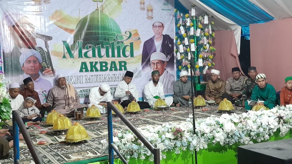 PERINGATAN MAULID NABI DIDESA LABUAN DIBANJIRI MASYARAKAT