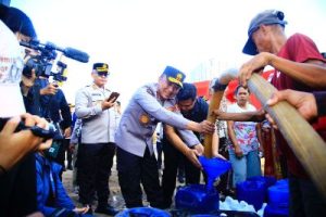 Hari Jadi Ke-72 Humas Polri, Dirayakan Dengan Berbagi Air Bersih