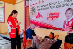 PMI Morut, Gelar Aksi Kemanusiaan Donor Darah di Desa Kumpi Bersamaan RAT Koperasi Petani Sawit
